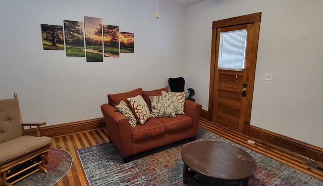 Point Central! - Bright, Simple Downtown Apartment