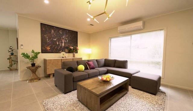 Point Cook 6 BRM 4-Bathroom House for Big Group