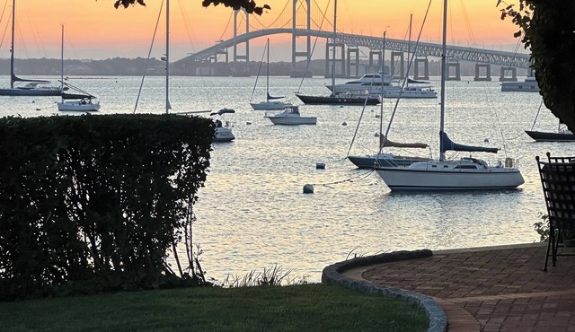 Point Cottage In Newport, Pet Friendly, Walk To Water. Book Early & Save