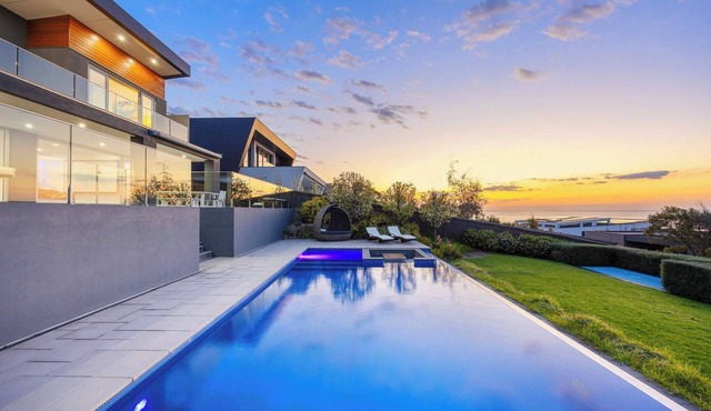 Point Haven Solar Pool, Basketball Court & Views