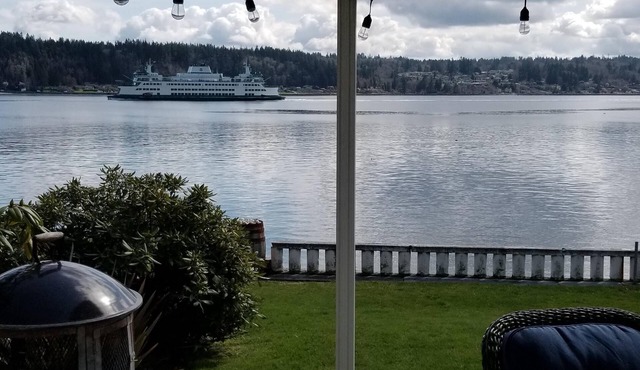 Point Herron Cottage in Manette