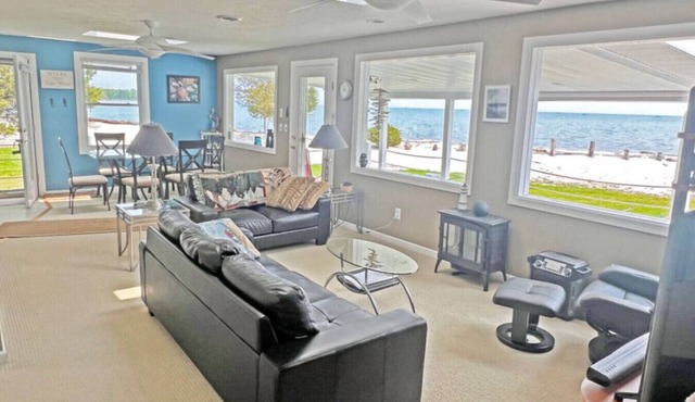 Point of View Cottage w/Beach Access-3bdrms/2bths