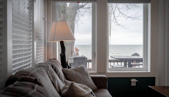 Point Pelee Water Access + Fire Pit | Sleeps 8