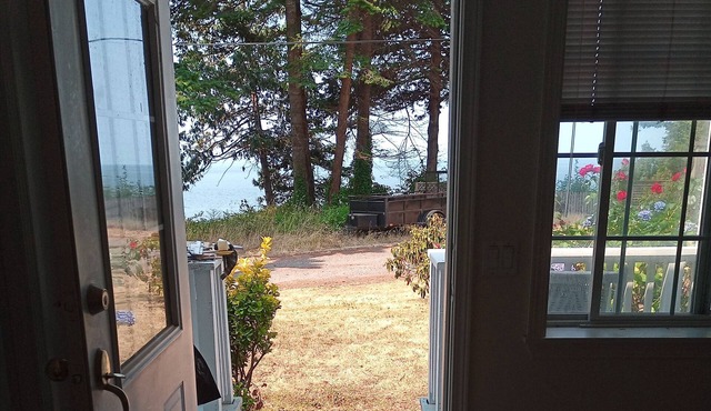 Point Roberts ocean front home (Point Roberts, WA, USA)
