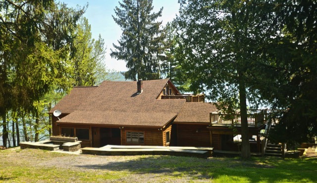 Pointe of View on Otsego Lake. 4 Bedrooms, 4 Bathrooms, 6 miles from Cooperstown