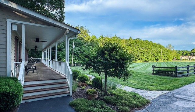 Pointer Haus | Dog Friendly, near Purina Farms, WashMO, Wedding venues