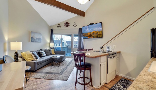 Pointes North Inn 207 | Updated | Downtown Charlevoix | Indoor/Outdoor Pool