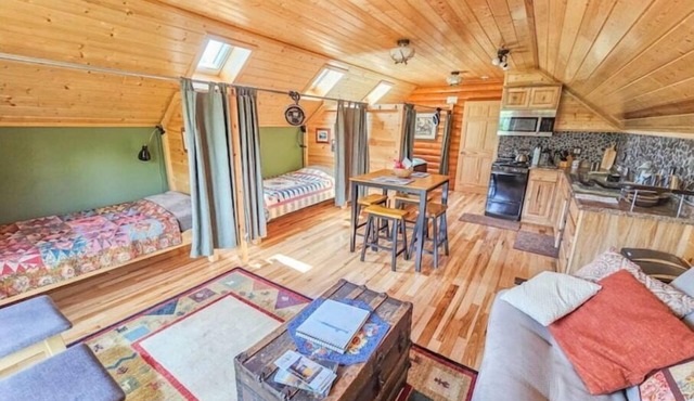 Points Unknown Guest Suite - Unique Lodging Experience with Sled Dogs