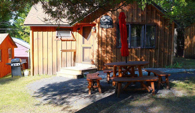Polar Bear Cabin at The Bears Cottages