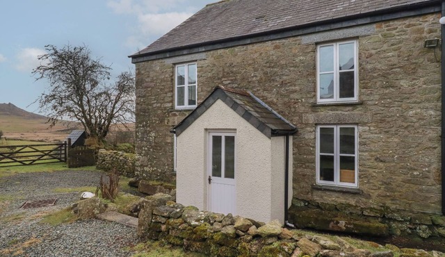 POLDUE HOUSE, pet friendly, character holiday cottage in Camelford