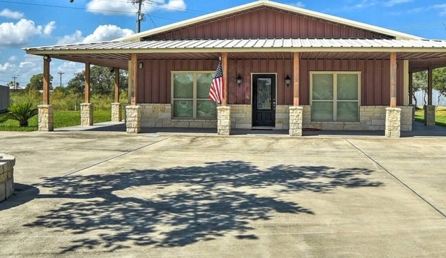 Polish Paradise - 3 Bedroom, 2 Bath Barndominium