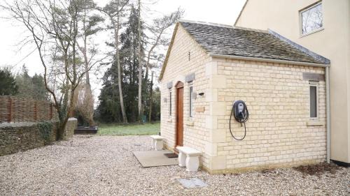 Polo Lodge - Coates, Cirencester