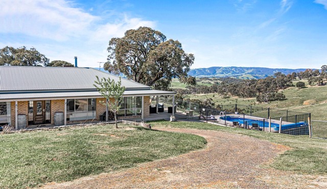 Poloma Farm Stay - Scenic Country Escape