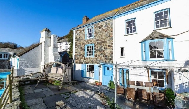 Polperro House. Sleeps 10. 2 parking spaces, dog friendly, stunning sea views
