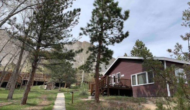 Pomeroy Cabin at Deer Valley with geothermal pool & more! Family & Pet Friendly