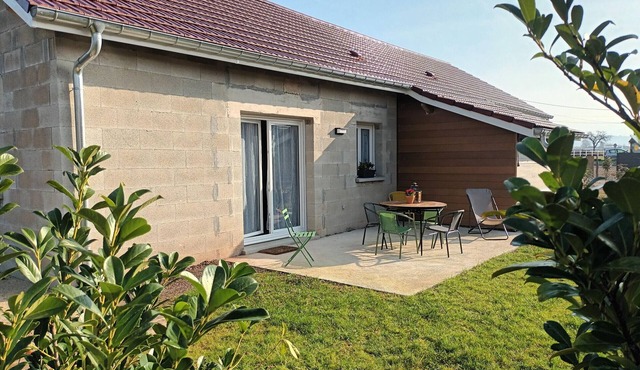 Pommette Cottage with Terrace and Parking in Amage