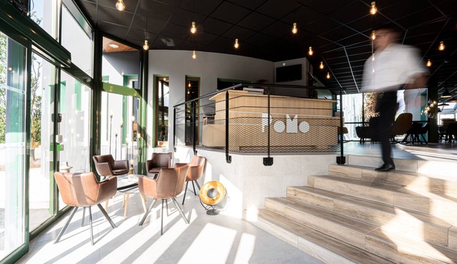 PoMo Hotel & Restaurant