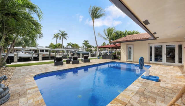 Pompano Beach Paradise Luxury 3 bed/2 bath/pool on the water