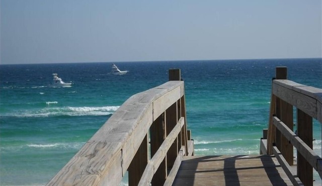 Pompano Paradise, Sleeps 6 Pet Friendly, Steps to the Beach