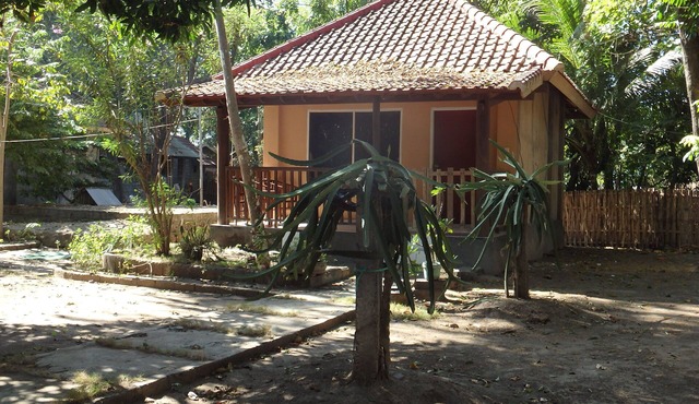 Pondok Gili Lampu close to the beach