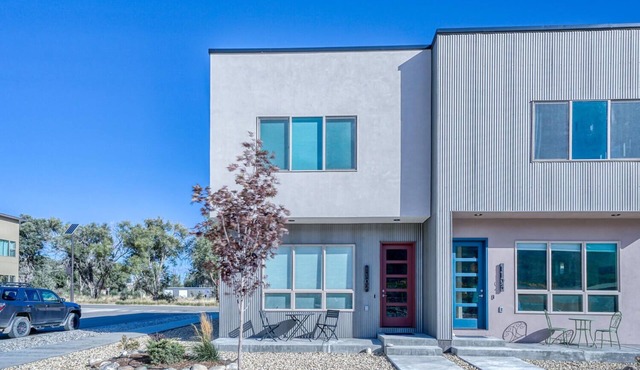Ponchita House- 6 beds, 6 baths! Located in the Crossroads of the Rocky Mountains