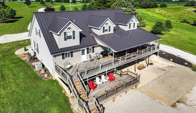 Pond Access & Fishing: 'Cedar Lodge' in Versailles