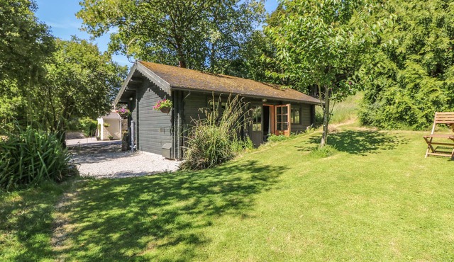 POND CABIN, pet friendly, with a garden in Truro