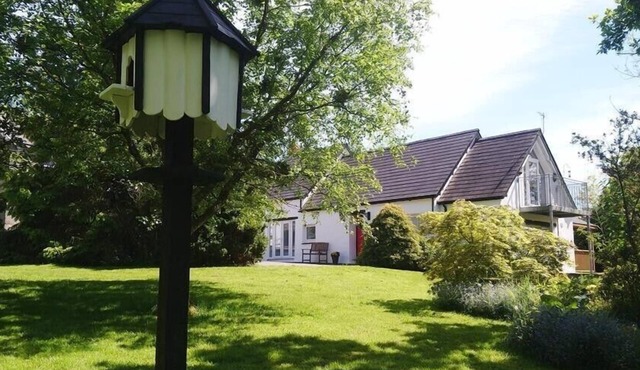 POND COTTAGE, pet friendly, character holiday cottage in New Quay