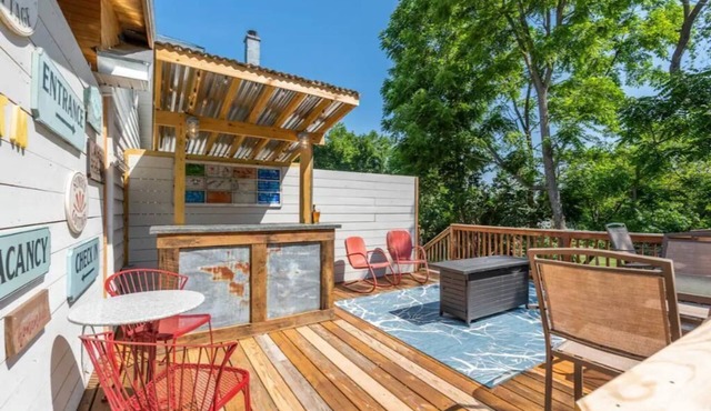 Pond View Cabin, Hot tub and on site Spa!