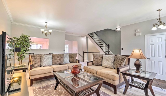 Pond-View Deck + Pool Table: Woodbridge Haven!