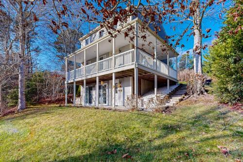 Pond View Getaway