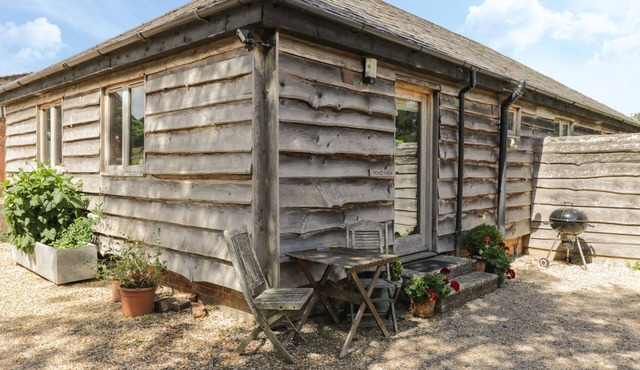 POND VIEW, pet friendly, with a garden in Rockbourne