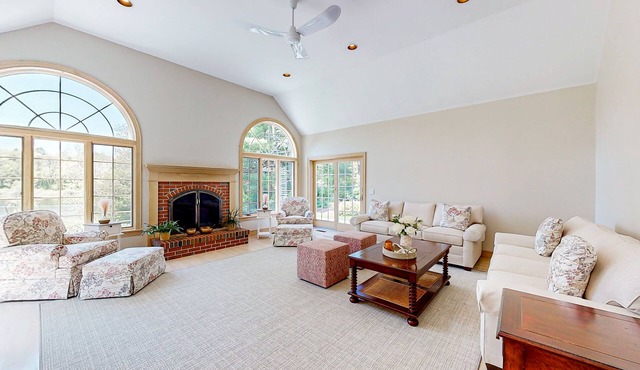 Pond view retreat with central AC, jetted tub, & large deck