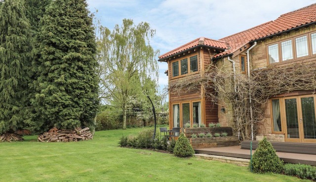 POND VIEW, with a garden in Cuckney