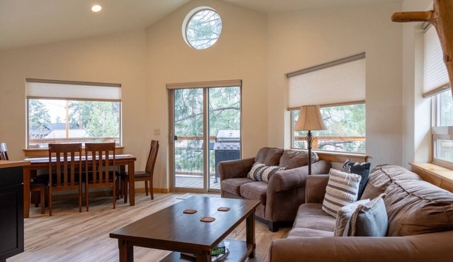 Ponderosa 2 bdrm 2 bth | Walk to Sisters