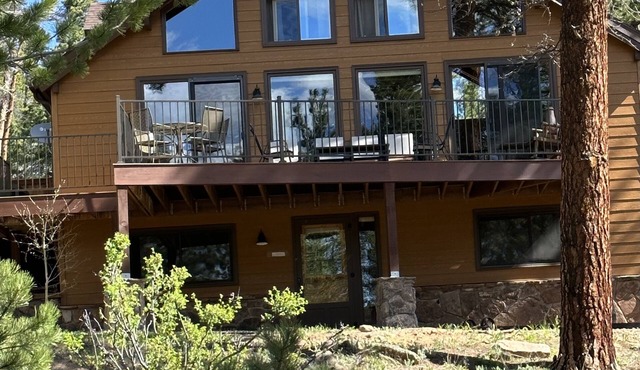 Ponderosa Cabin is just Minutes from Rocky Mountain National Park and Wild Basin