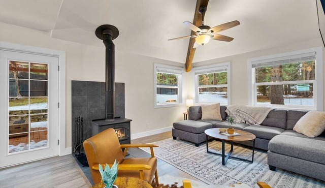 Ponderosa Lodge | Bend | Large Yard + Pet Friendly