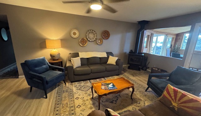 Ponderosa Lodge - Sleeps 13 - 5 Bedrooms - 3 Bathrooms