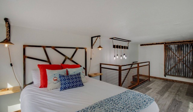 Ponderosa Mtn. Suite - Hiking, Rustic Charm, Ski Central