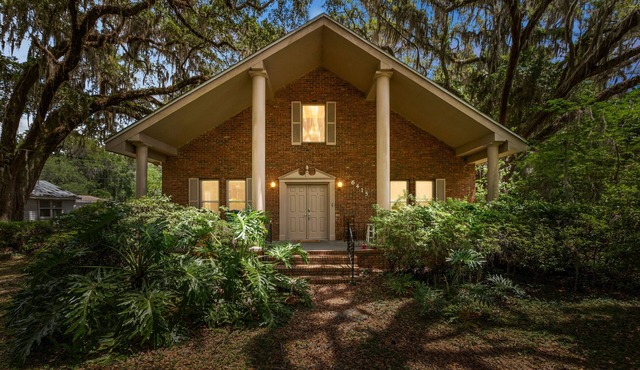 Ponderosa Off The Beaten Path 5 Bedroom Farmhouse 2.7 Acres by UF