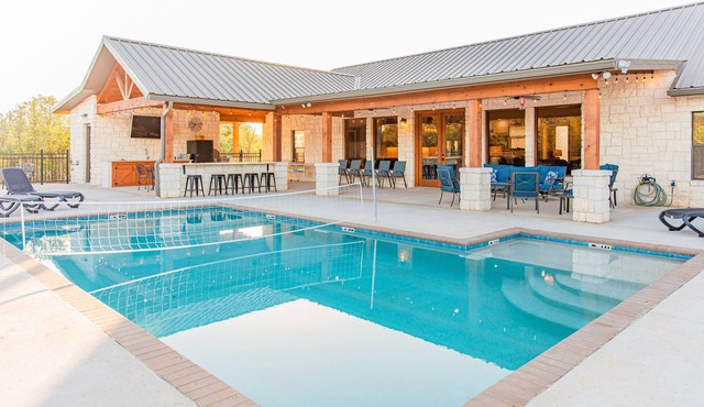 Ponderosa Paradise @ Buchanan Vacation Homes - Luxury Lodge/Pool/Basketball