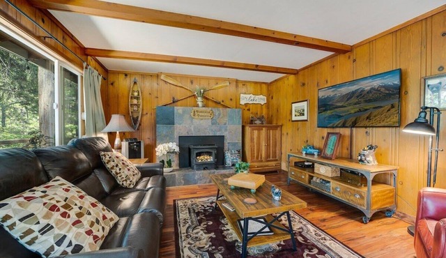 Ponderosa Paradise, Walk To Town, Wraparound Deck, Arcade Cabin