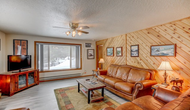 Ponderosa - Peaceful, private cabin on 5 acres by Lake Cascade