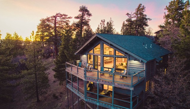 Ponderosa Peak. Stunning Mountain Views. Location. Breathtaking Home. Games and More
