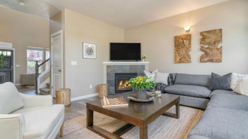 Ponderosa Pines by AvantStay Gorgeous Deck 10 mins from Central Bend Family Friendly