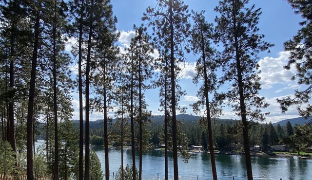 Ponderosa River front.n2 Bedrooms/2 full bath condo on river with amenities