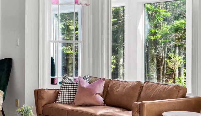 Pondside Bliss W/Private Pool - Magical Getaway