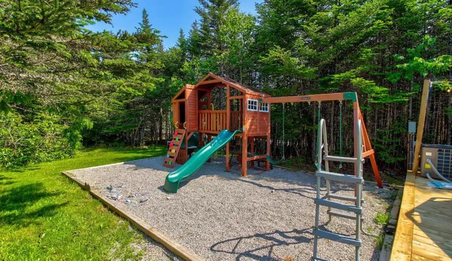 Pondside Bliss WPrivate Pool - Magical Getaway