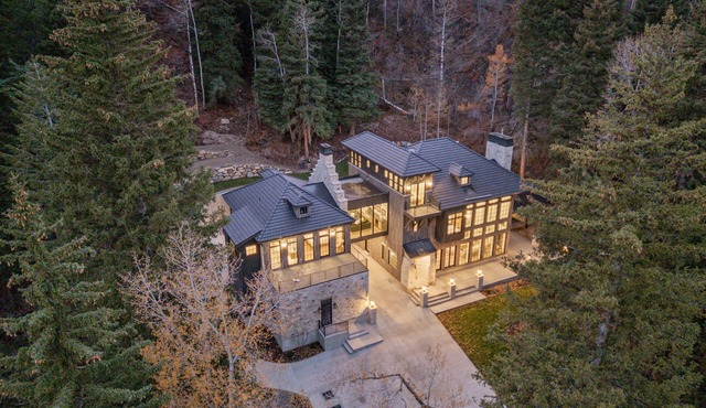 Pont de Rêves: Luxe Sundance Riverfront Chateau