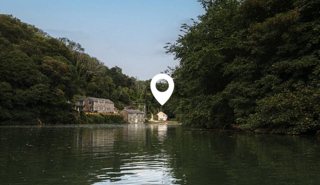 Pont Quay Cottage, Fowey, edge of the tidal creek